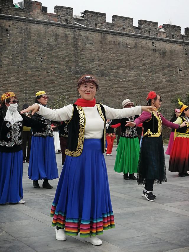 励志群名称大全微信名我把襄阳新疆舞欢乐群推荐给“今日头条”的回顾励志群名